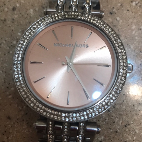 Woman’s authentic Michael Kors watch - Picture 5 of 5
